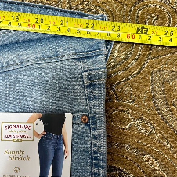 Signature by Levi Strauss & Co.® Gold Women's Midrise Super Skinny Jeans - 38x28 - Picture 10 of 16